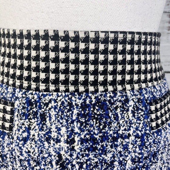 Cabi Skirt size 6 Black Hounds Tooth Blue Ponte Knit Pockets Knee A Line Stretch - Picture 5 of 11